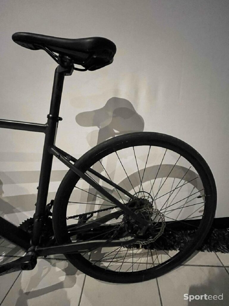 découvrez notre avis complet sur le triban rc500, un vélo alliant performance et excellent rapport qualité-prix pour les passionnés de cyclisme.