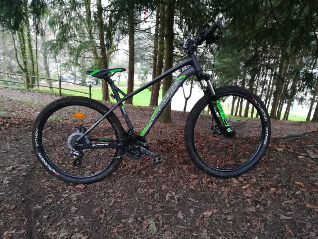 découvrez notre avis complet sur le vtt nakamura summit 700 : performances, confort, et rapport qualité-prix pour les amateurs de vélo tout-terrain.