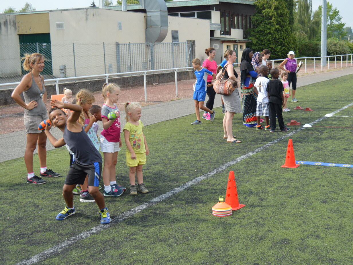 découvrez comment soutenir et encourager la carrière sportive de votre enfant, avec des conseils pour développer son potentiel d'athlète dès le plus jeune âge.