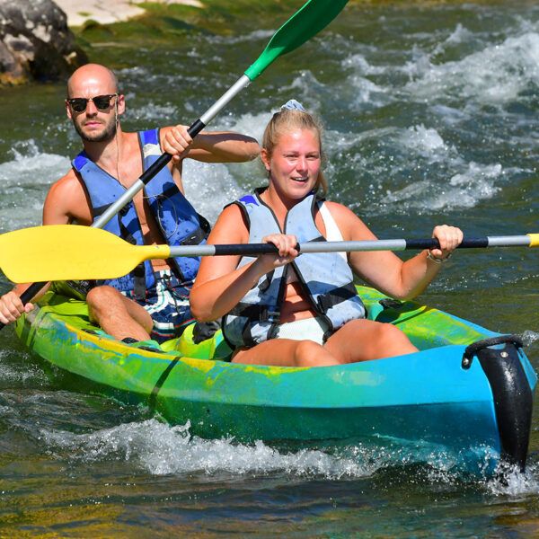 découvrez 4 astuces clés pour réussir votre descente de l'ardèche en canoë-kayak et profiter pleinement de cette aventure en pleine nature.