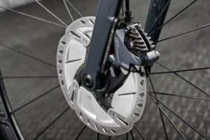 Pourquoi votre frein de vélo grince et comment y remédier efficacement