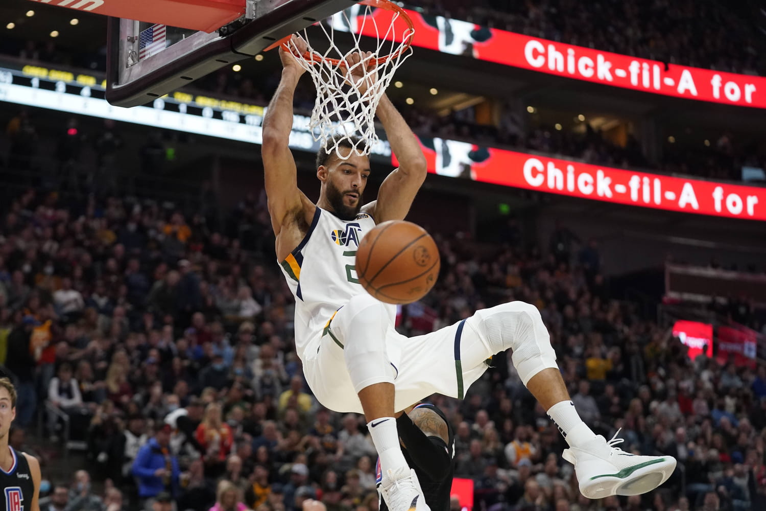 découvrez la taille moyenne des joueurs nba en 2026 et comment elle évolue avec les nouvelles générations d'athlètes.