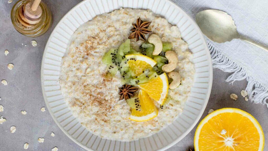 découvrez comment intégrer les flocons d'avoine dans votre cuisine pour profiter de leurs bienfaits santé. recettes simples et astuces nutritionnelles.