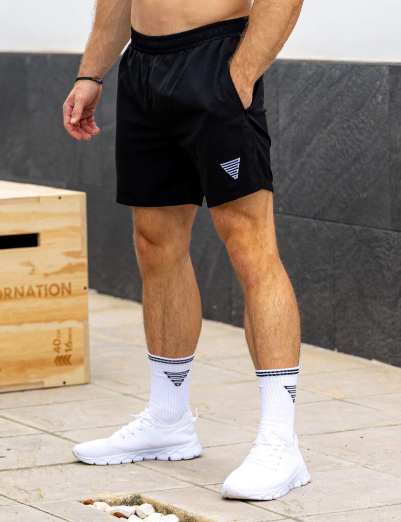 découvrez notre short crossfit homme alliant confort et performance pour vos entraînements intensifs. matières techniques et design optimal pour dépasser vos limites.