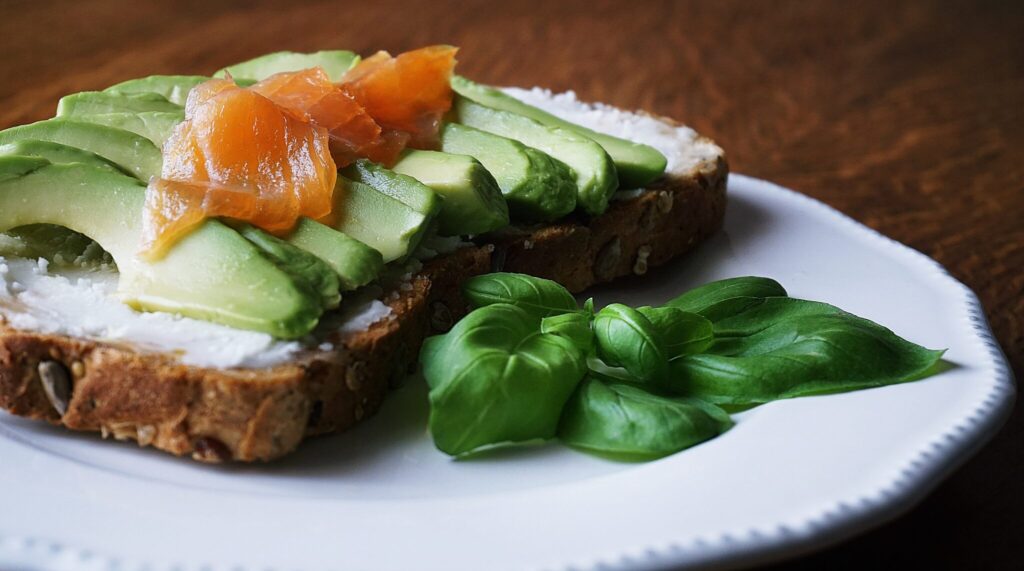 découvrez les aliments essentiels pour un petit déjeuner idéal favorisant la prise de masse musculaire, équilibré et nutritif pour bien commencer la journée.