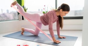 Programme fessiers avec élastique : exercices efficaces pour tonifier et renforcer