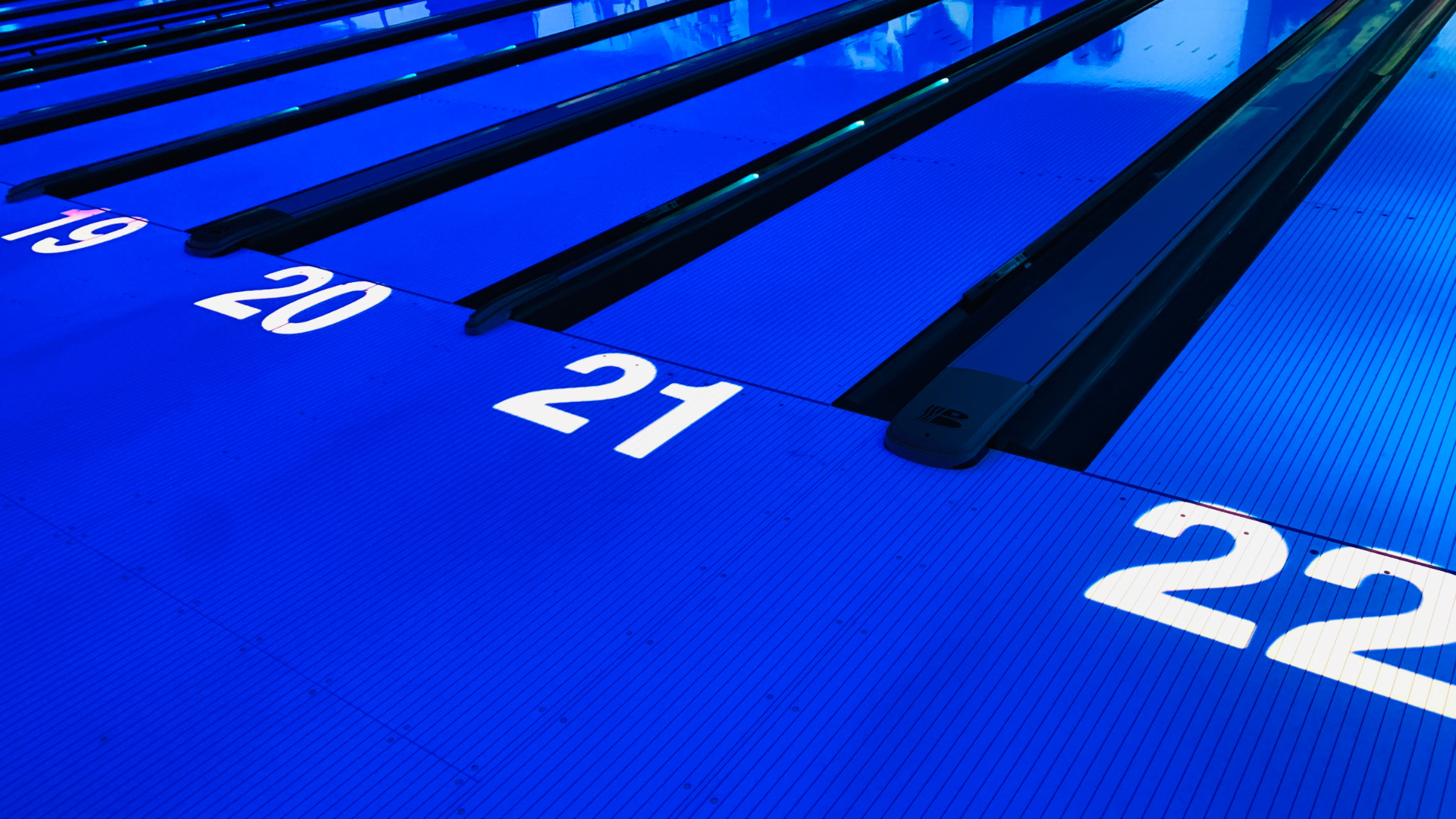 découvrez la durée idéale d'une partie de bowling pour profiter pleinement du jeu tout en gardant un rythme dynamique et amusant.