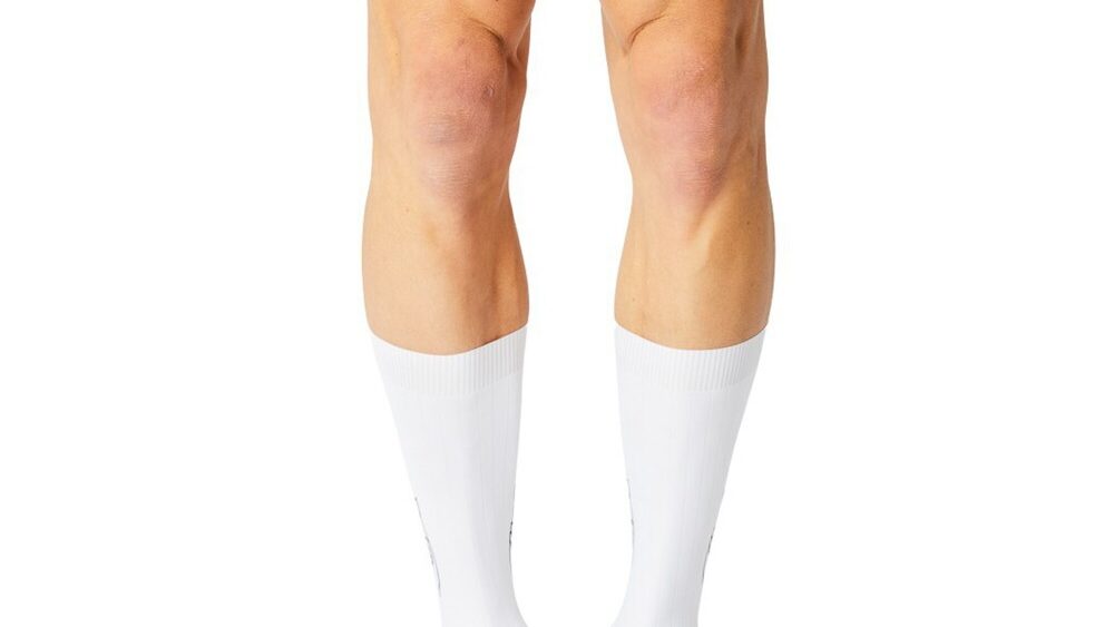 découvrez nos chaussettes aero cycling alliant confort et performance pour vos sorties à vélo. respirantes et légères, elles optimisent votre expérience de cyclisme.