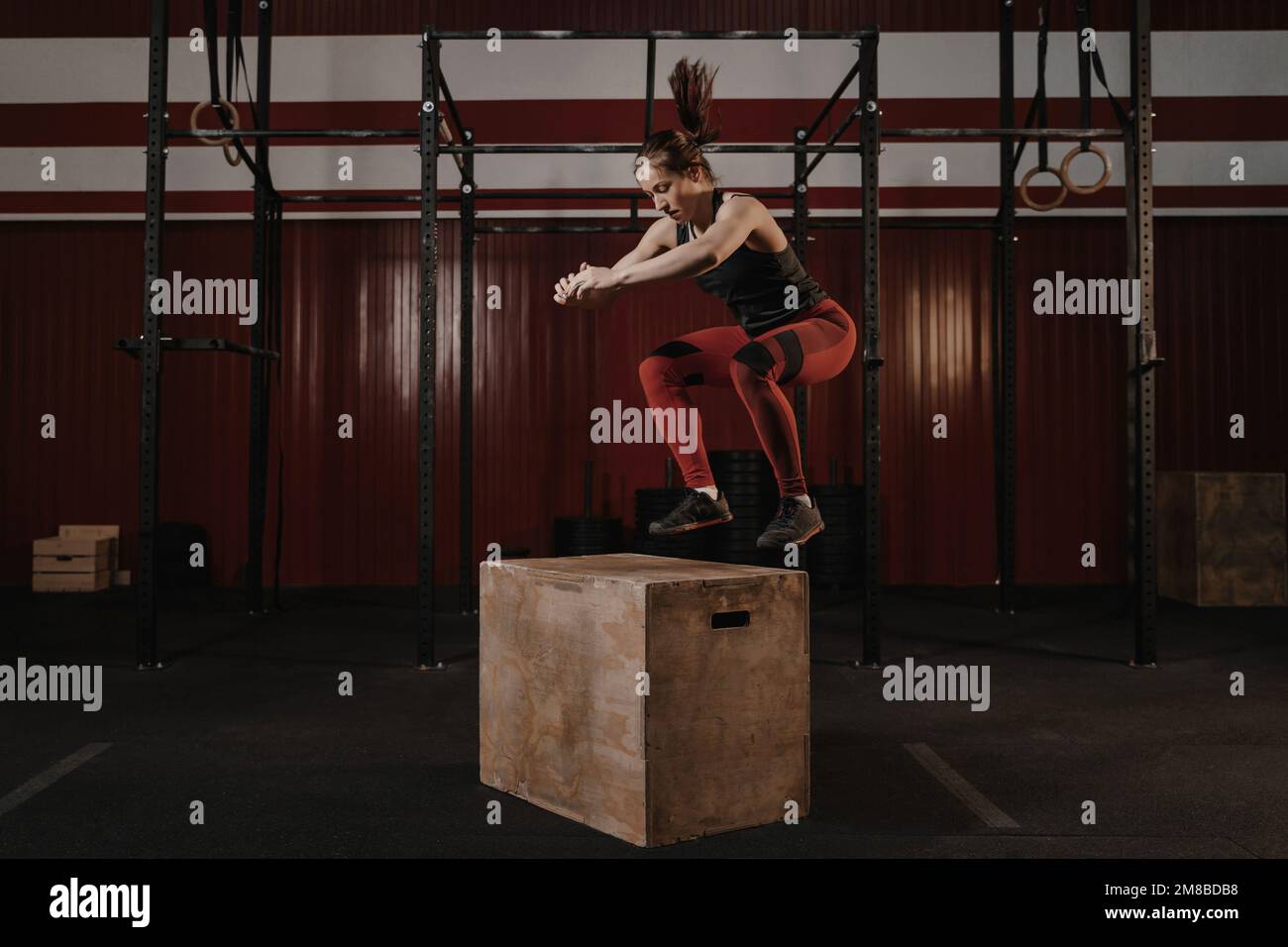 améliorez votre puissance et explosivité avec le box jump crossfit, un exercice incontournable pour booster votre performance et endurance.