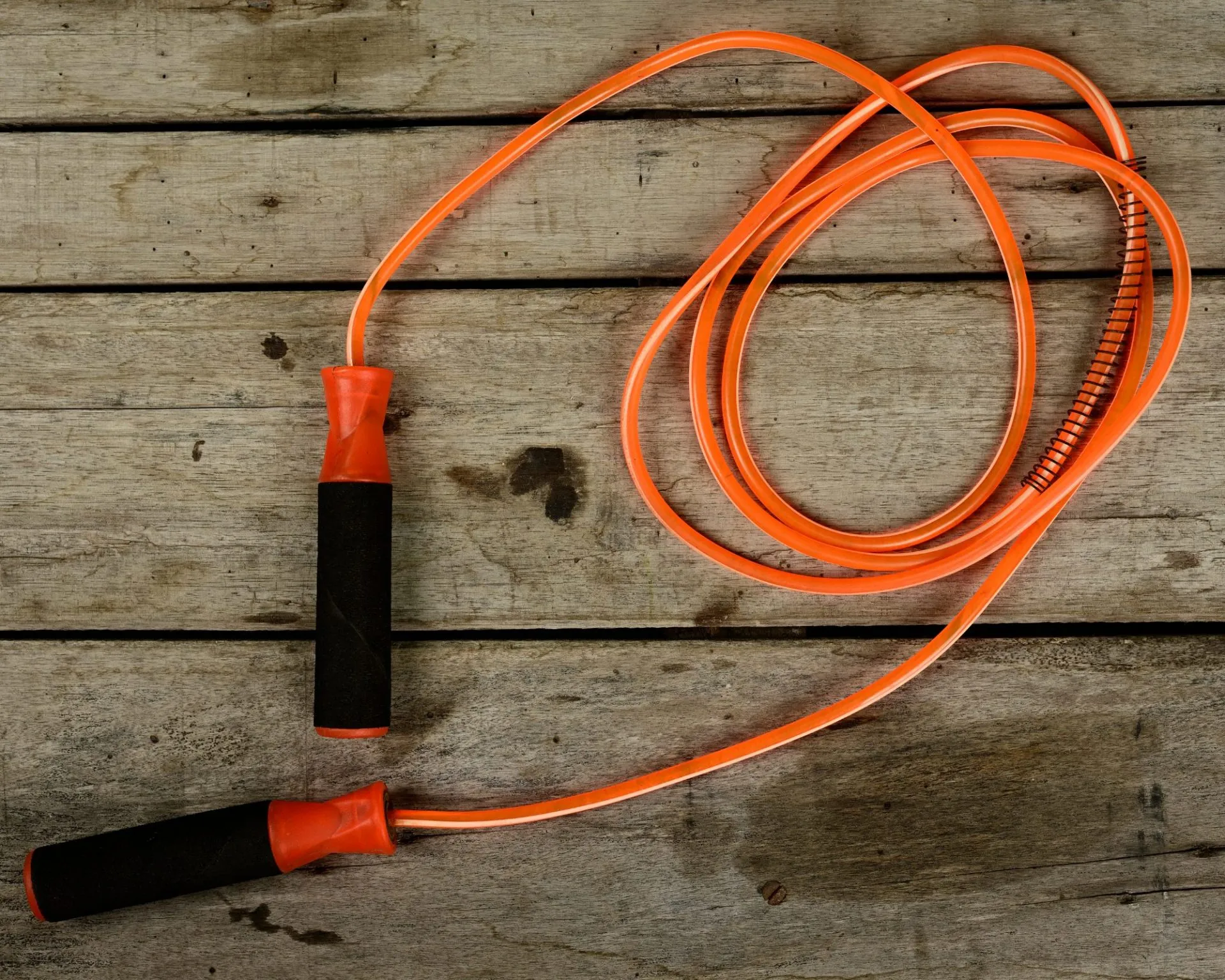 découvrez les bienfaits de la corde à sauter pour améliorer votre forme physique, brûler des calories et renforcer votre endurance de manière ludique et efficace.