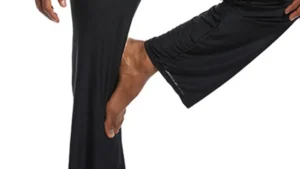 Quel pantalon yoga homme choisir pour allier confort et style