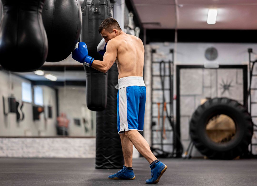 entraînement de force pour la boxe : améliorez votre puissance, votre endurance et votre technique avec des exercices ciblés pour devenir un boxeur plus fort et plus performant.